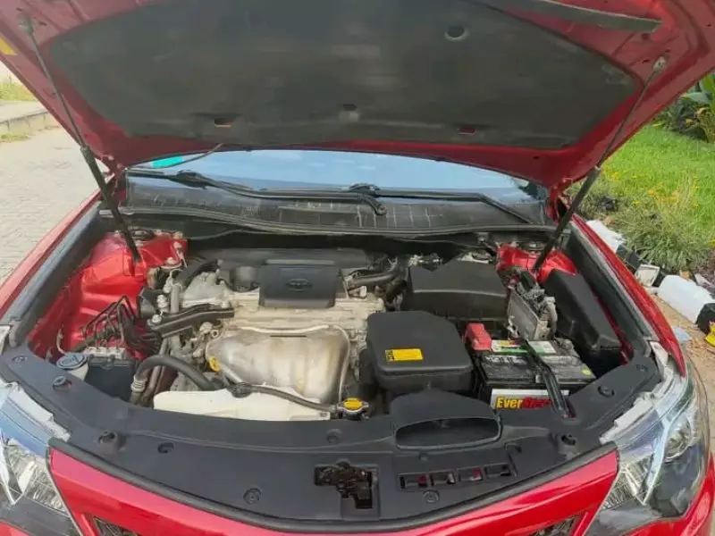 Toyota Camry   - 2014