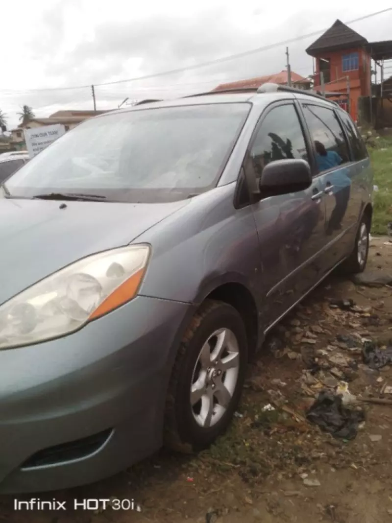 Toyota Sienna - 2006
