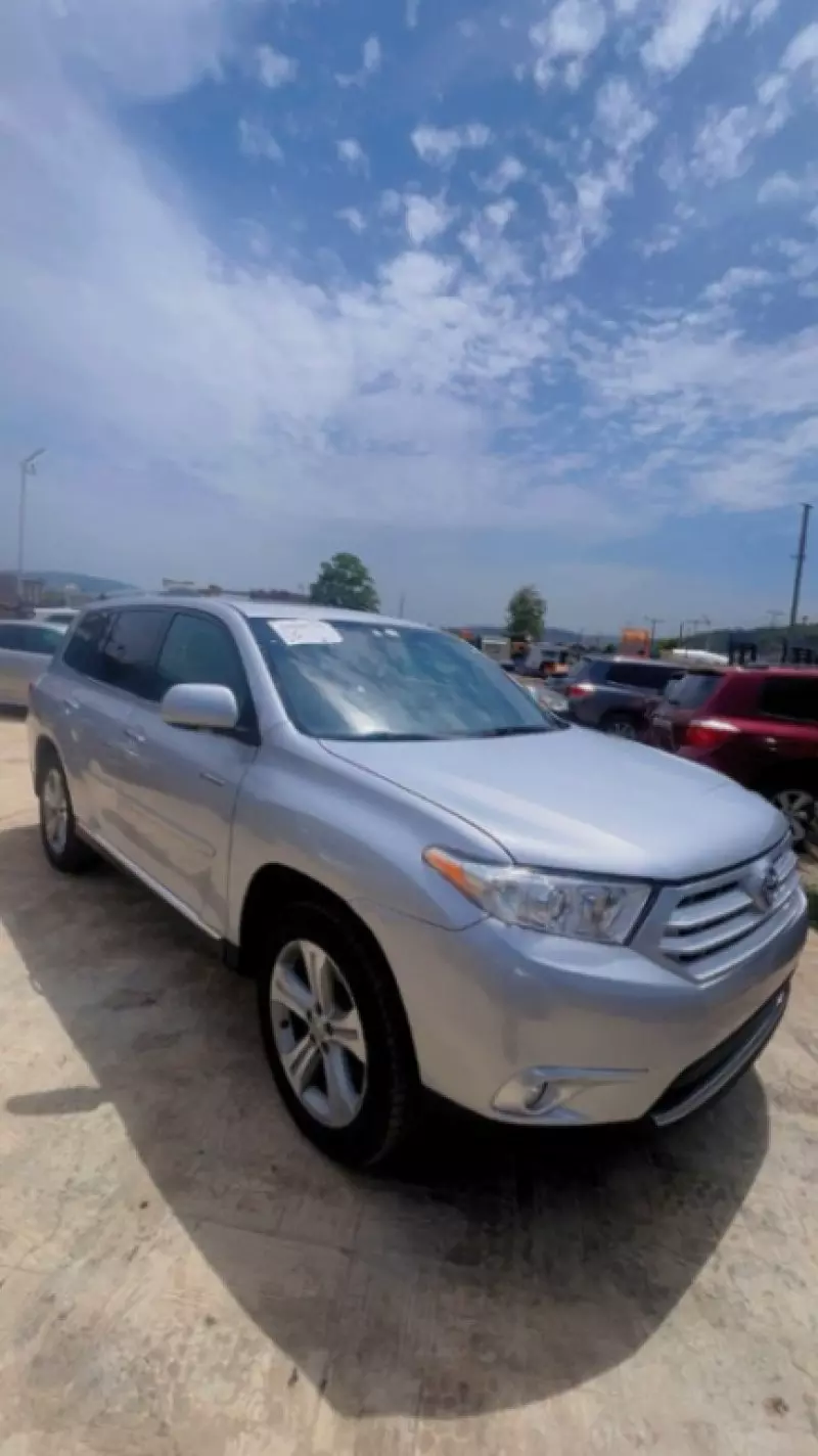 Toyota Highlander   - 2012