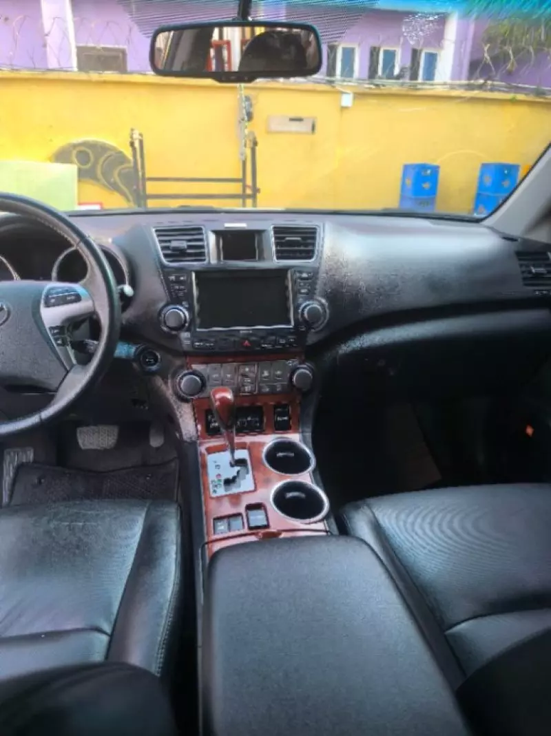 Toyota Highlander   - 2011