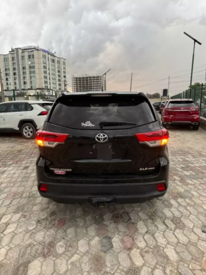 Toyota Highlander   - 2016