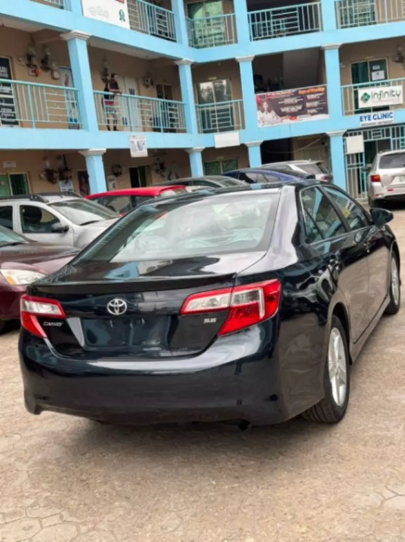 Toyota Camry   - 2013