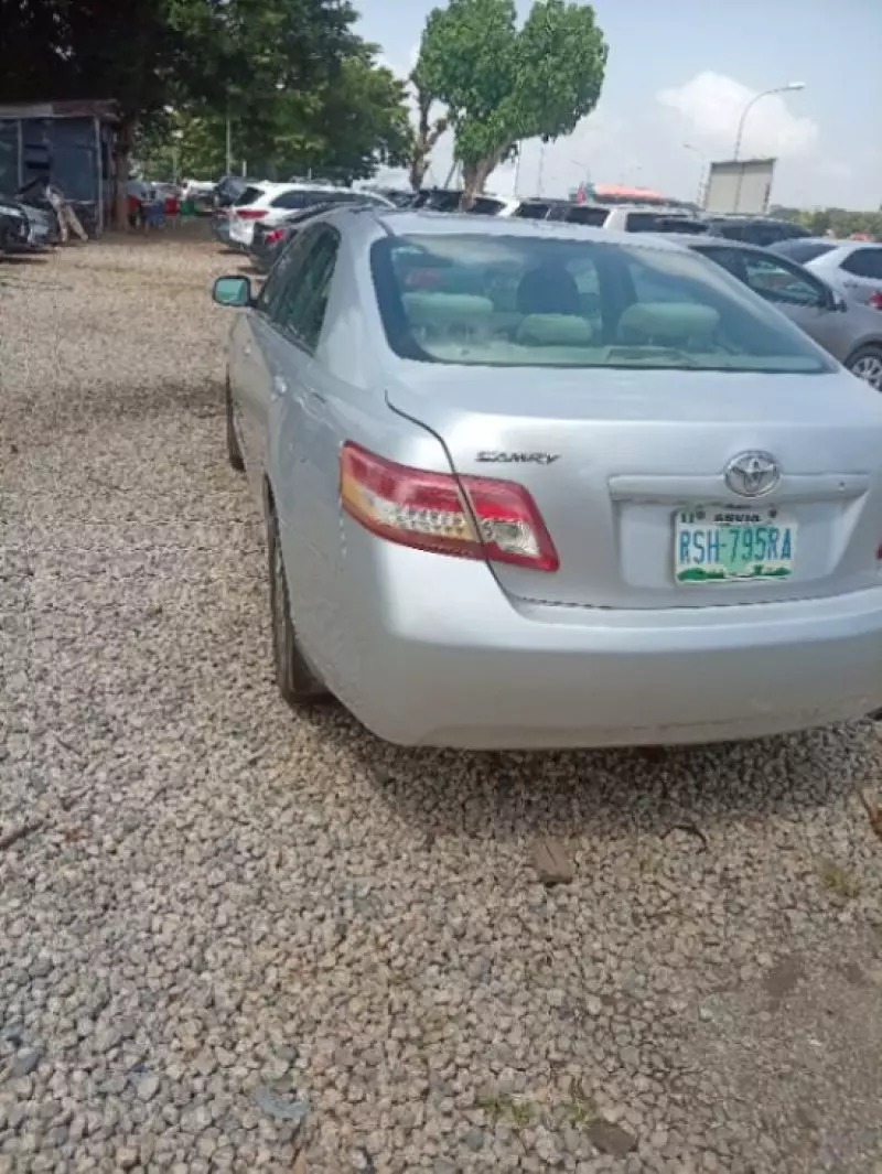 TOYOTA Camry   - 2010