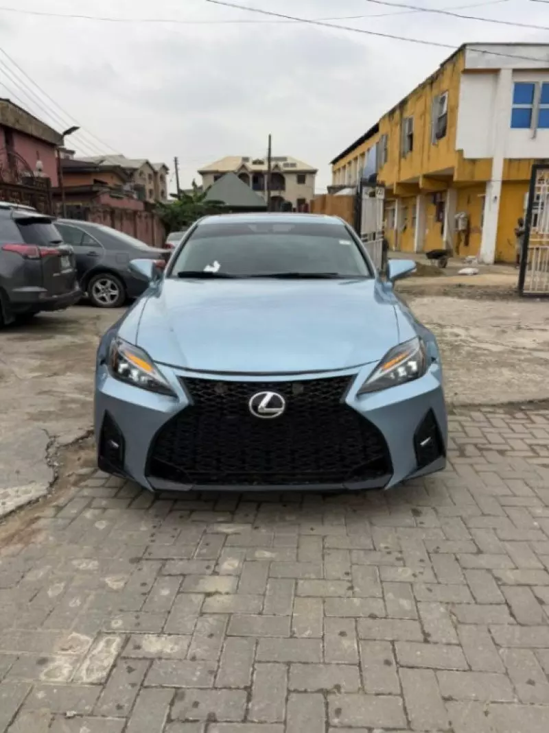 Lexus IS   - 2010