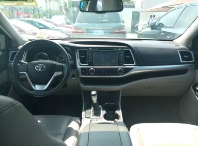 Toyota Highlander   - 2018
