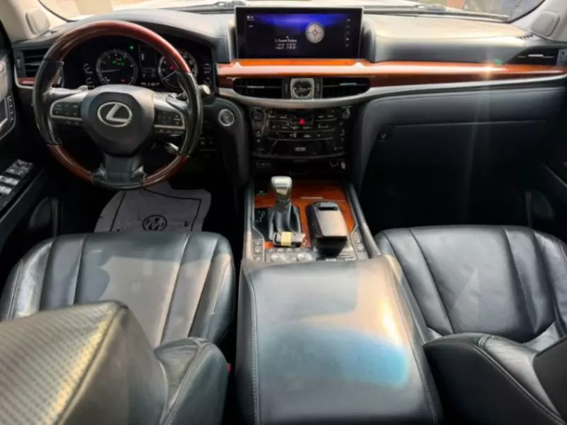 Lexus LX 570 - 2018