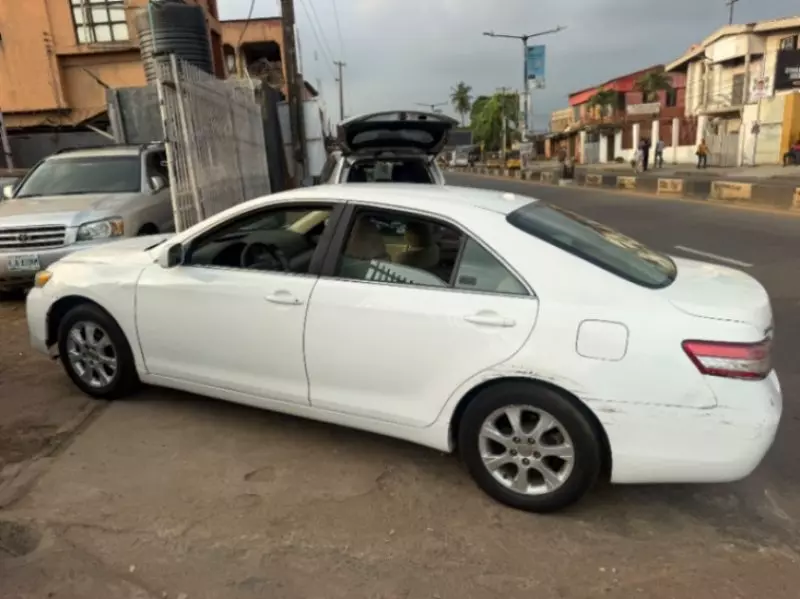 TOYOTA Camry   - 2010