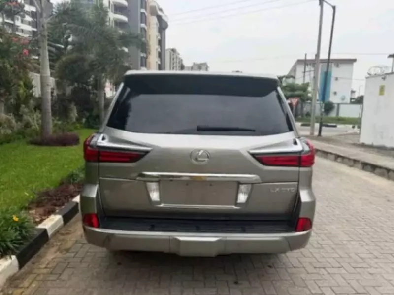 Lexus LX 570   - 2017