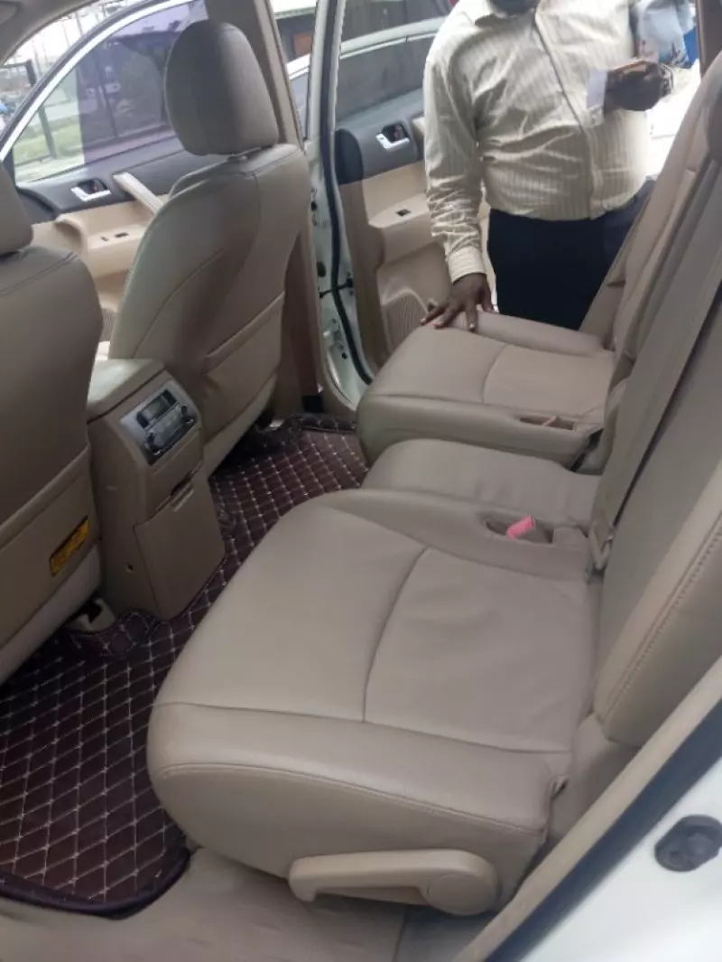 Toyota Highlander   - 2013