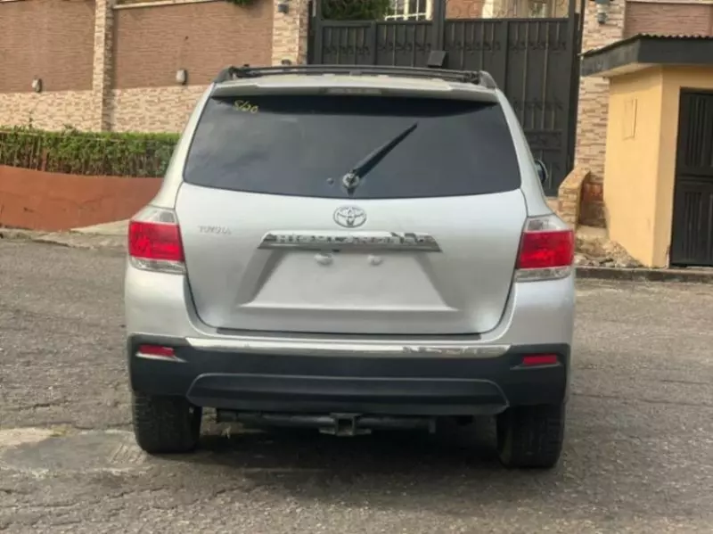 Toyota Highlander   - 2012