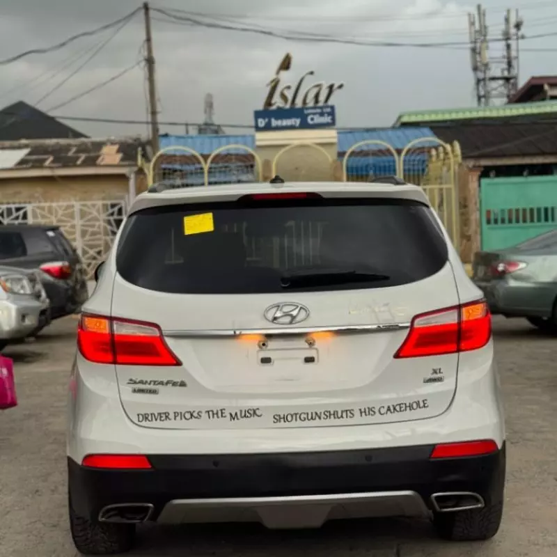 Hyundai Santa Fe   - 2015