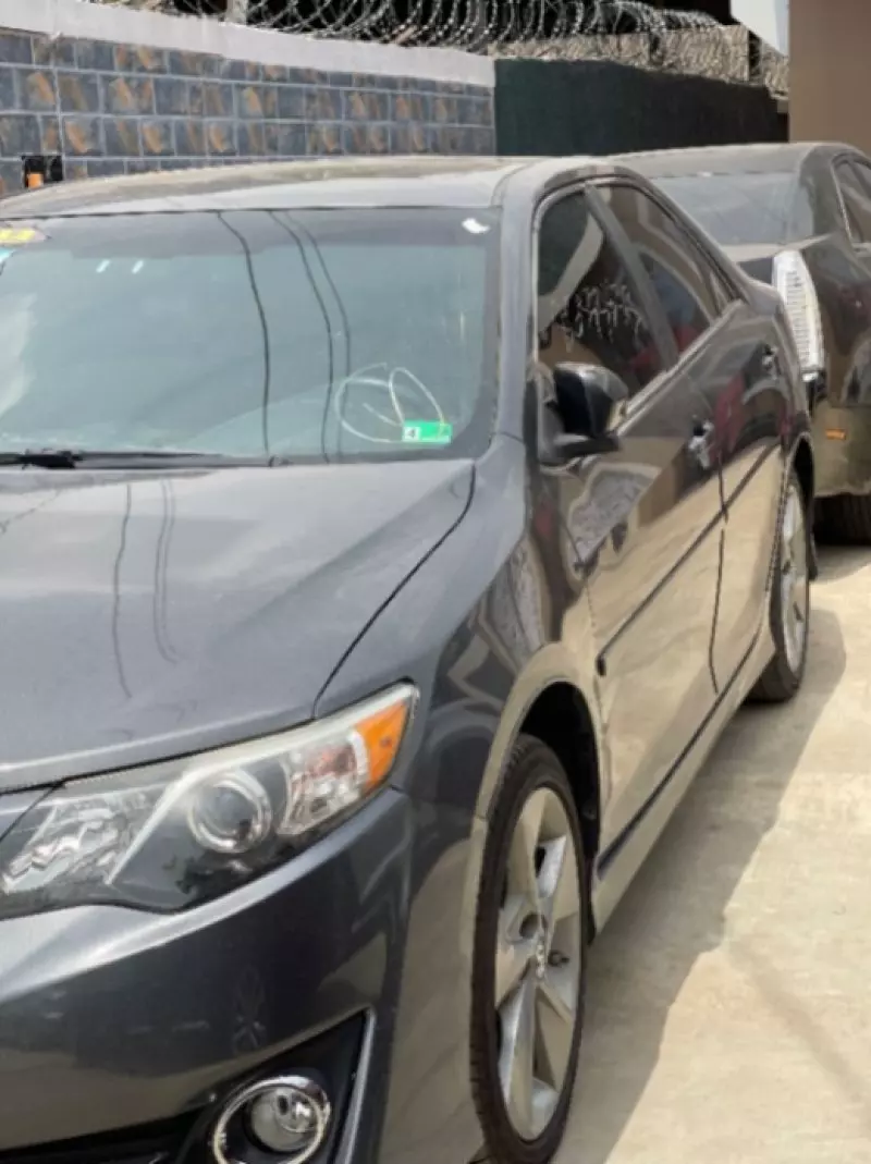 Toyota Camry   - 2012