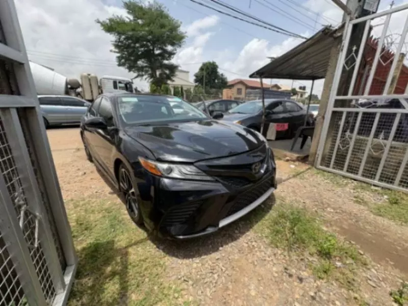 Toyota Camry - 2019