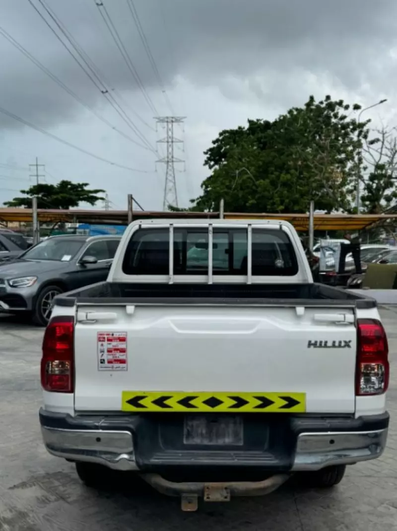 Toyota Hilux   - 2020