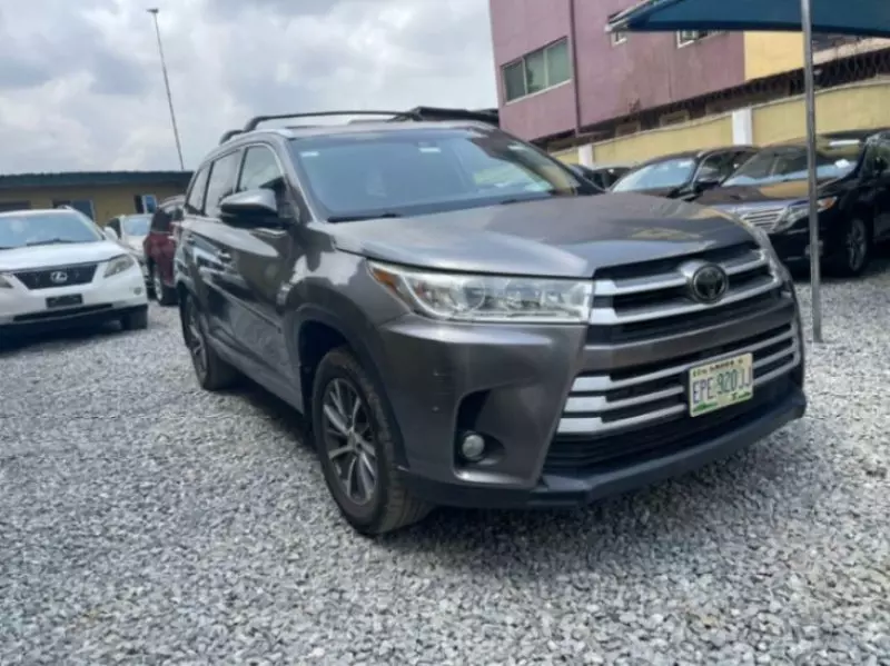Toyota Highlander   - 2019