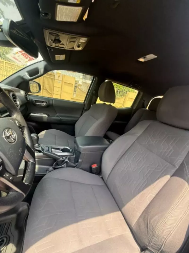 Toyota Tacoma   - 2023