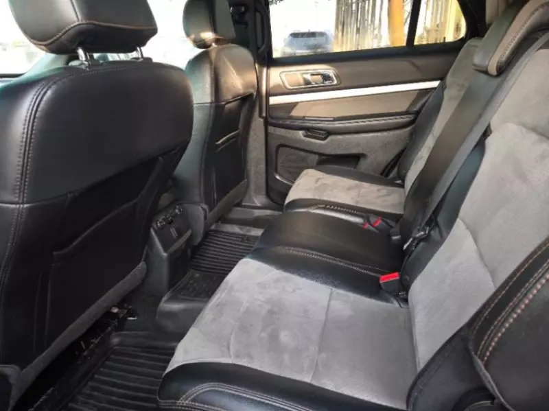 Ford Explorer   - 2017
