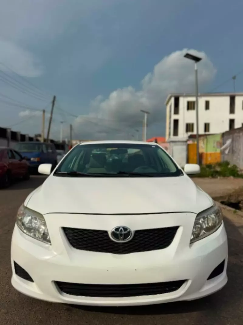 Toyota Corolla   - 2010