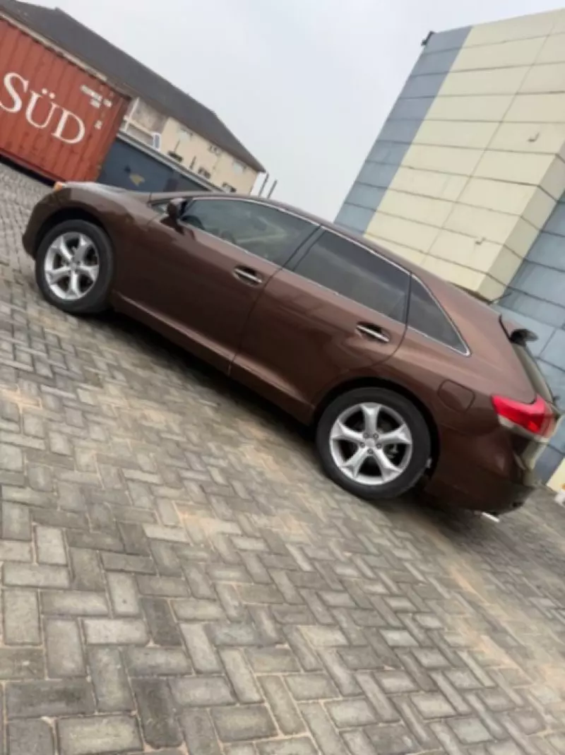 TOYOTA Venza   - 2010