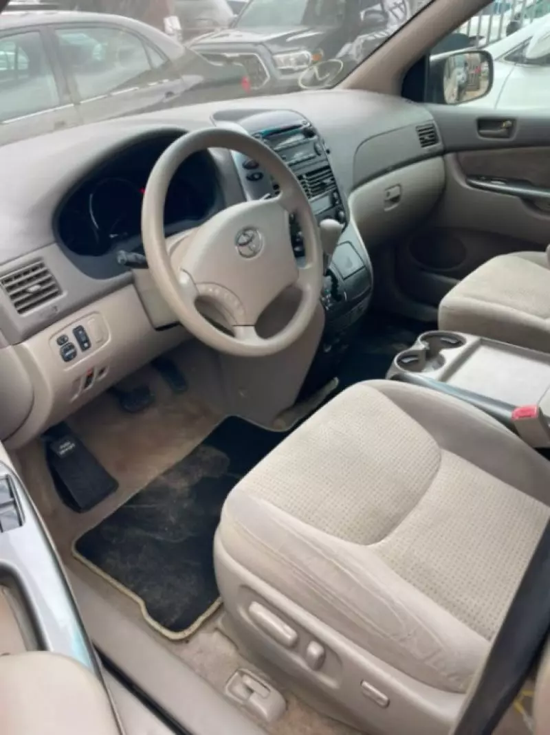 TOYOTA Sienna   - 2006