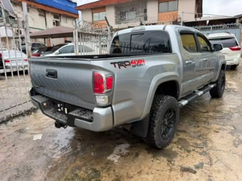TOYOTA Tacoma   - 2017