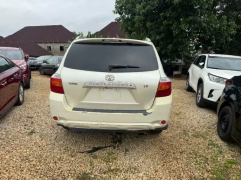 Toyota Highlander   - 2009