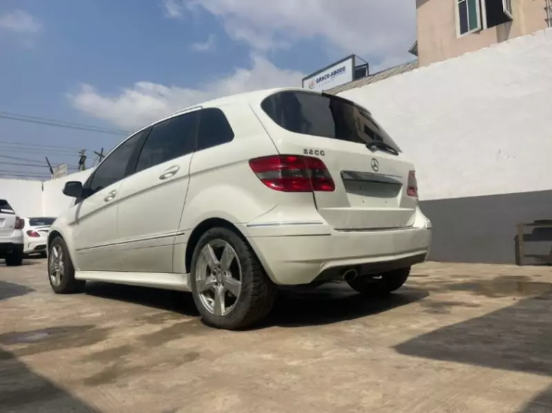 Mercedes-Benz B 200   - 2010