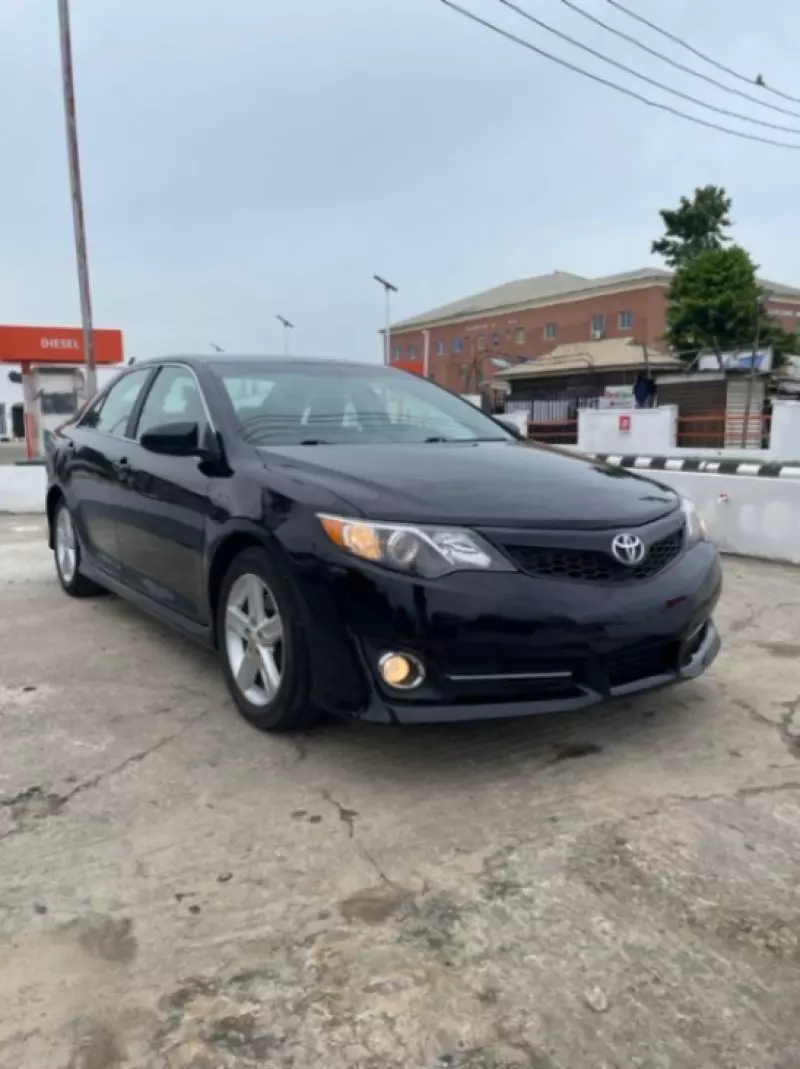 TOYOTA Camry   - 2012