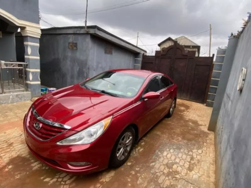 Hyundai Sonata   - 2012