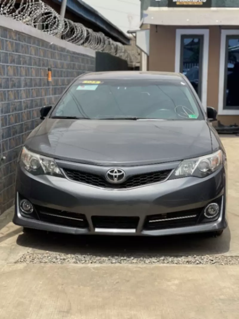 Toyota Camry   - 2012