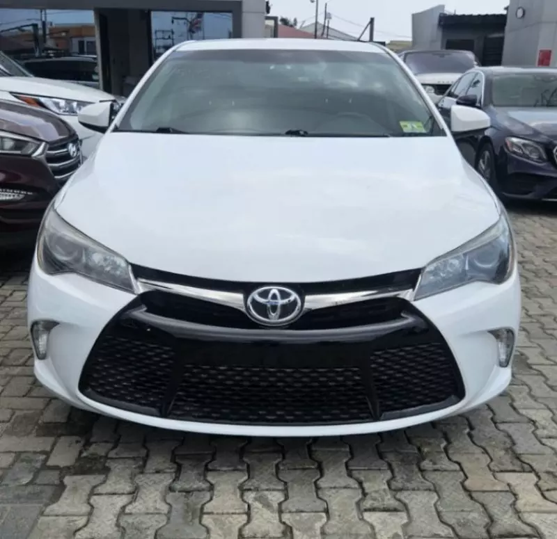 Toyota Camry   - 2014