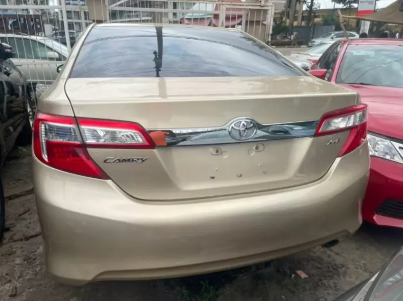 TOYOTA Camry   - 2011