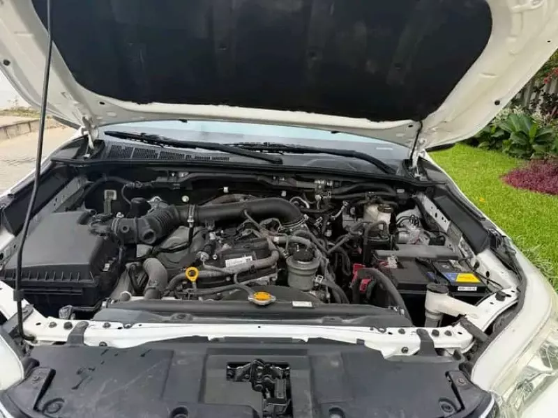 Toyota Hilux    - 2017
