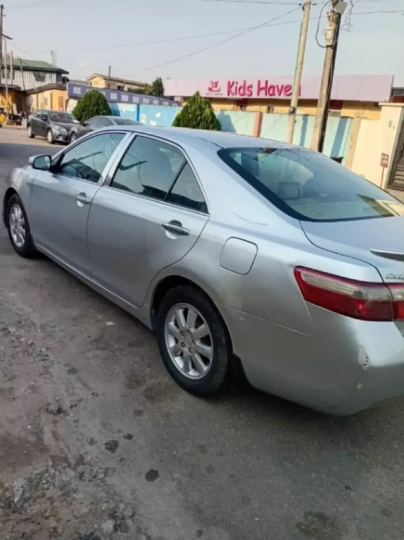 Toyota Camry   - 2009