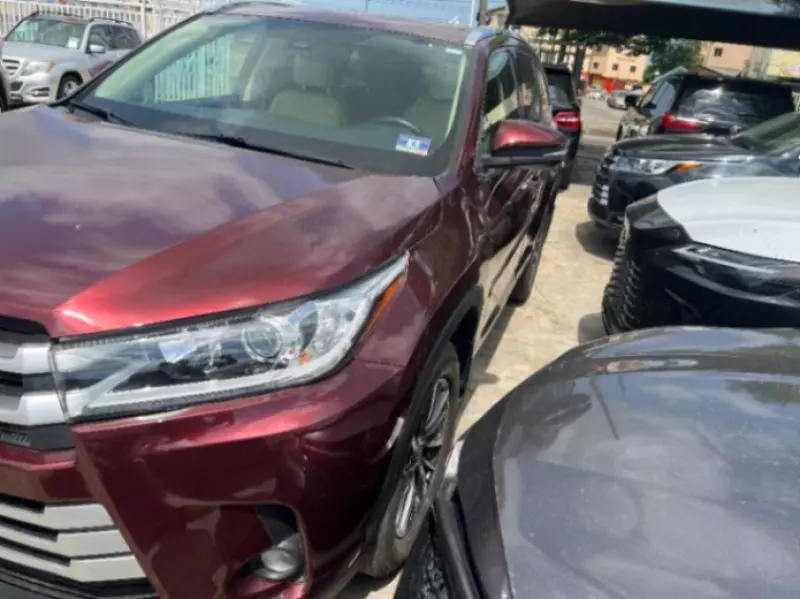 Toyota Highlander   - 2019