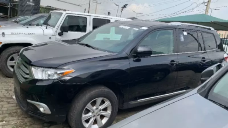 Toyota Highlander   - 2013