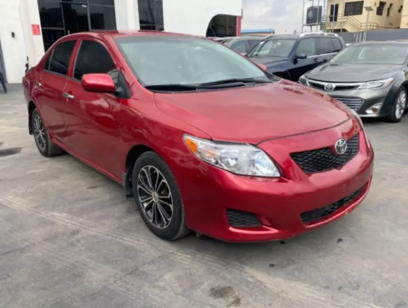 Toyota Corolla   - 2010