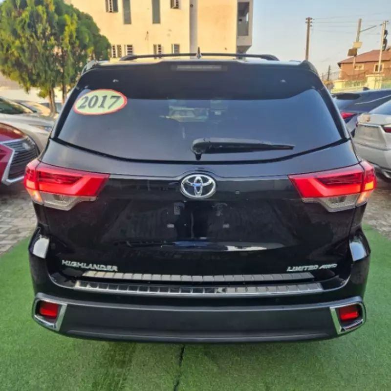 Toyota Highlander   - 2017