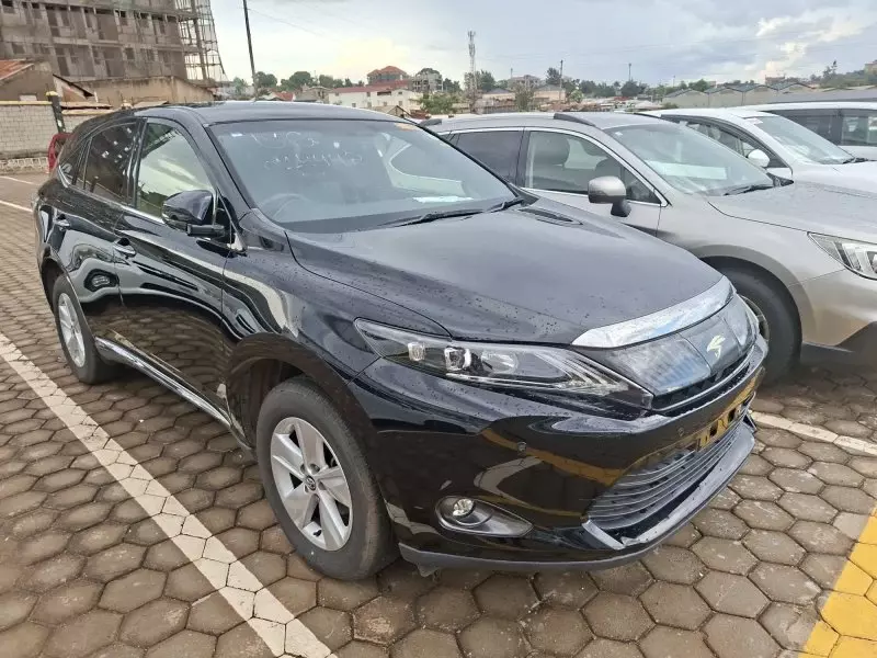 Toyota Harrier   - 2017