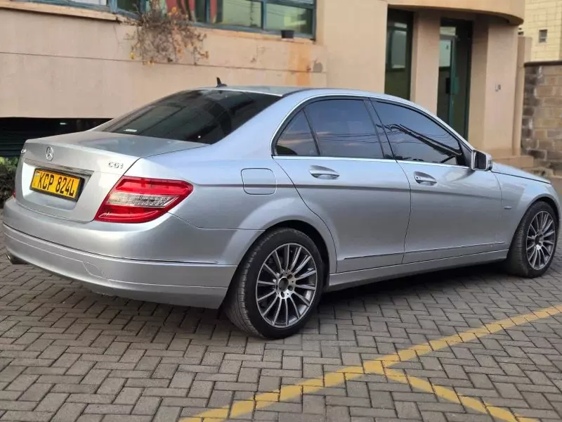 Mercedes-Benz C200   - 2010