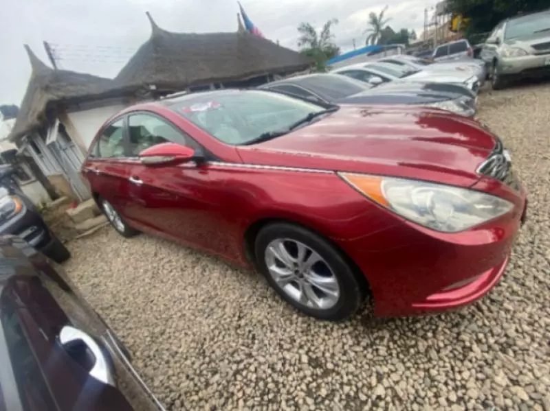 Hyundai Sonata   - 2013
