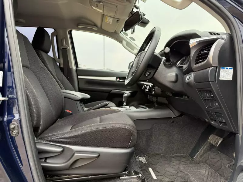 Toyota Hilux    - 2020