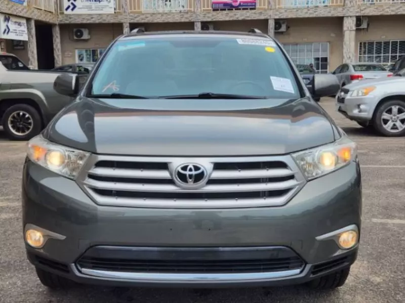 Toyota Highlander   - 2012