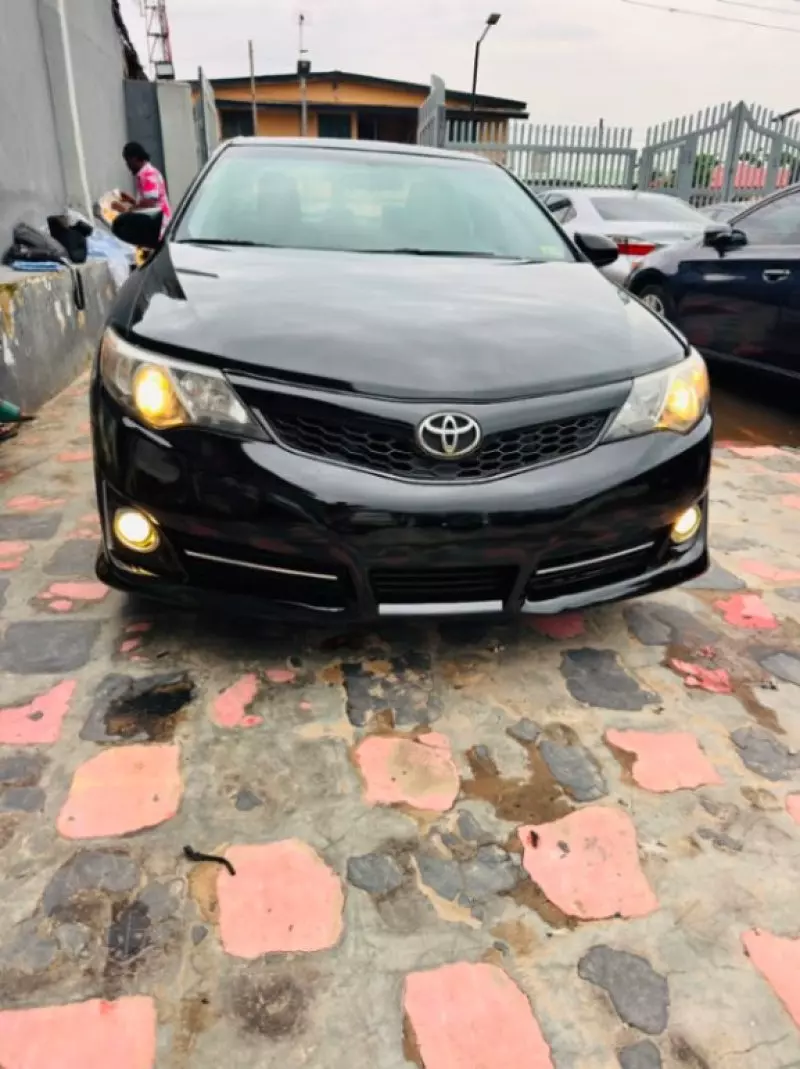 TOYOTA Camry - 2012