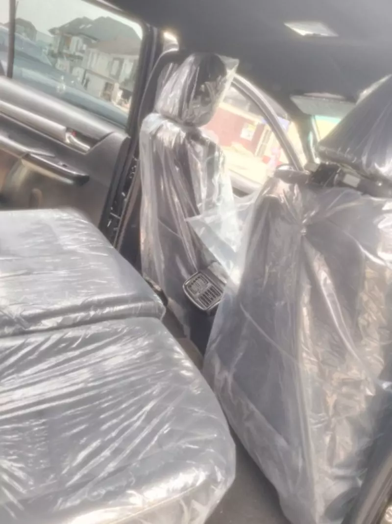 Toyota Hilux   - 2022