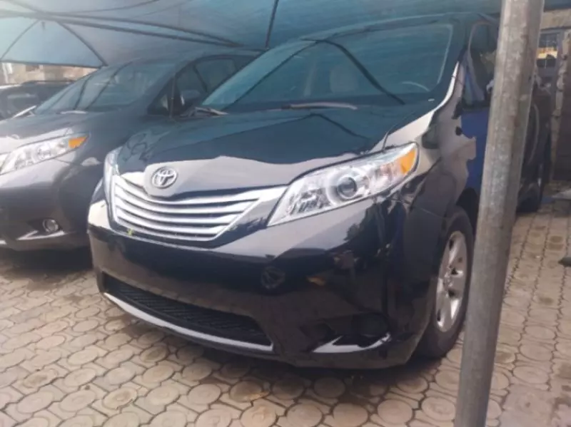 TOYOTA Sienna - 2011
