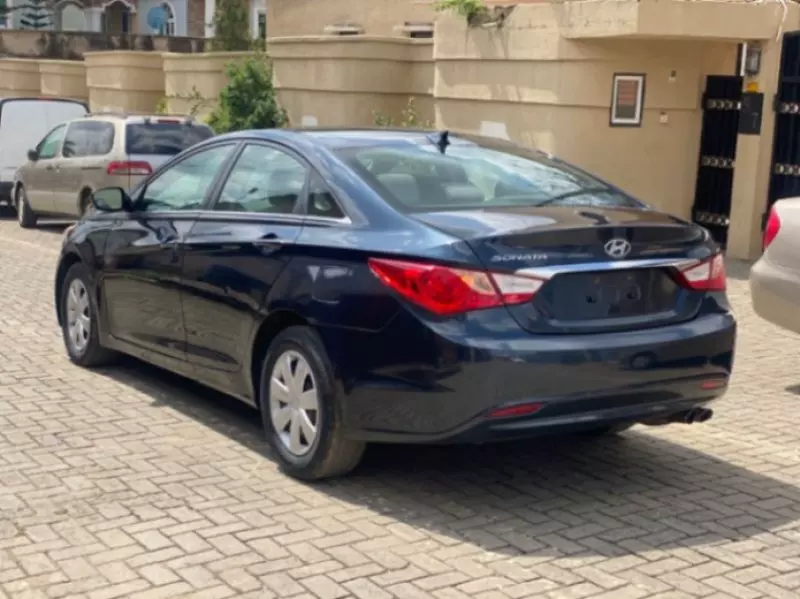 Hyundai Sonata   - 2011