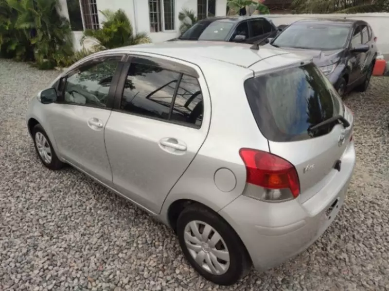 Toyota Vitz   - 2010