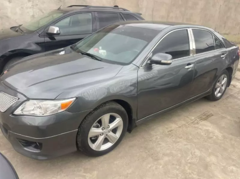 Toyota Camry   - 2010