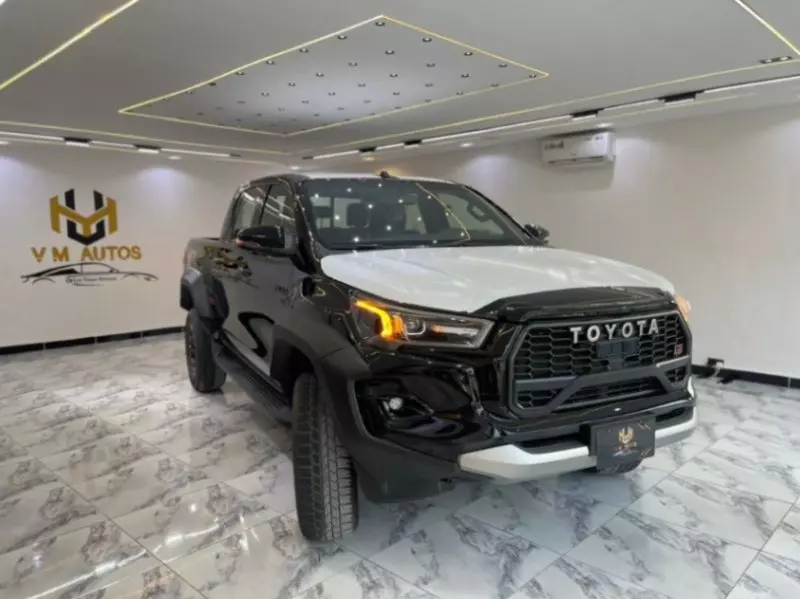 Toyota Hilux   - 2025